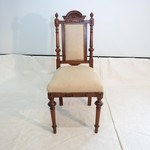 Антикварный стул с балясинообразными боковыми устоями 1860-х гг.