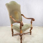 Антикварное кресло с высокой спинкой 1910-х гг.