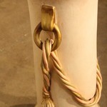 Антикварное кашпо на подставке в античной стилистике 1950-х гг. 