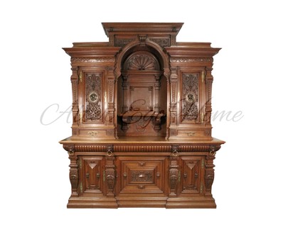 Антикварный немецкий буфет с раскрепованным фасадом и арочной нишей 1870-х гг. 