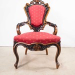 Антикварное кресло с резной композицией 1850-х гг. 