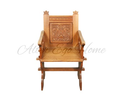 Антикварное дубовое кресло в архаичной стилистике 1920-х гг. 