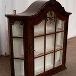 Антикварная навесная витрина 1950-х гг. 