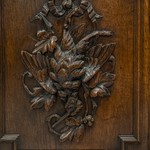 Антикварный буфет с резными гирляндами