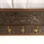 Антикварная настенная вешалка с резным декором 1840-х гг. 