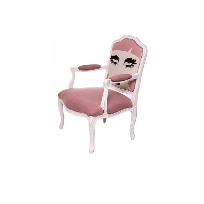 Кресло розовое в стиле поп-арт с обивкой с изображением женского лица