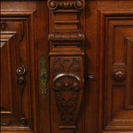 Антикварный немецкий буфет с раскрепованным фасадом и арочной нишей 1870-х гг. 