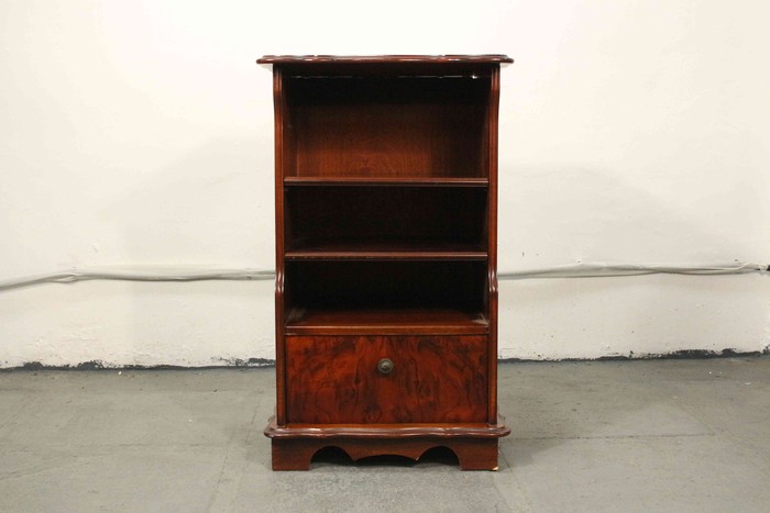 Антикварная тумбочка с фигурной линией столешницы 1950-х гг. 