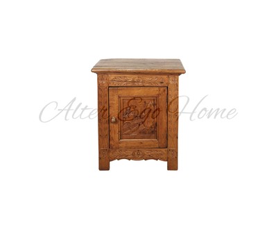 Антикварный шкафчик с резным убранством 1920-х гг. 