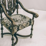 Старинное французское кресло из ореха