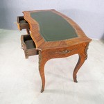 Винтажный письменный стол с кожаной столешницей 1950-х гг.