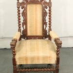 Антикварное кресло с резным щитковым навершием 1850-х гг. 