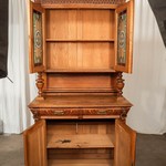 Антикварный буфет в мехеленском стиле с витражными створками 1860-х гг. 