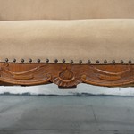 Ореховый диван с резьбой 1860-х гг.