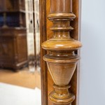 Антикварная консоль с зеркалом и резными колоннами