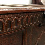 Антикварный дубовый сундук с филеночной конструкцией 1760-х гг. 