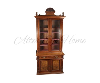 Антикварный книжный шкаф 1870-х гг. 
