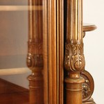 Антикварный одночастный буфет с резным навершием 1870-х гг. 