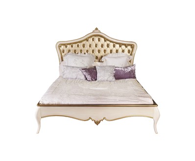 Двуспальная кровать в стиле барокко с кожаным изголовьем со стяжкой