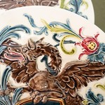 Пара антикварных декоративных тарелок цветной глазури