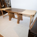 Старинный стол со скошенными углами