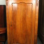 Пара антикварных шкафов светлого ореха 1840-х гг. 