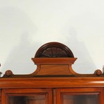 Антикварный книжный шкаф 1870-х гг. 