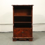 Антикварная тумбочка с фигурной линией столешницы 1950-х гг. 