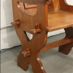 Антикварное дубовое кресло в архаичной стилистике 1920-х гг. 