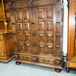 Антикварный шкаф с резными маскаронами 1860-х гг.