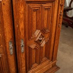 Антикварный буфет в мехеленском стиле с витражными створками 1860-х гг. 