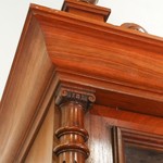 Антикварный книжный шкаф 1870-х гг. 