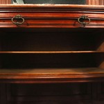 Антикварный сервант с зеркальным полотном и мраморной столешницей 1870-х гг. 