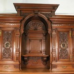 Антикварный немецкий буфет с раскрепованным фасадом и арочной нишей 1870-х гг. 