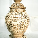 Старинная напольная лампа с керамическим рельефным основанием