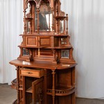 Антикварный сервант светлого дуба с ярусным навершием 1870-х гг. 