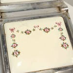 Антикварный эмалированный зольник с цветочным орнаментом 1900-х гг. 