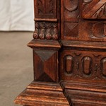 Антикварный французский буфет с резными панно и фигурами 1850-х гг. 