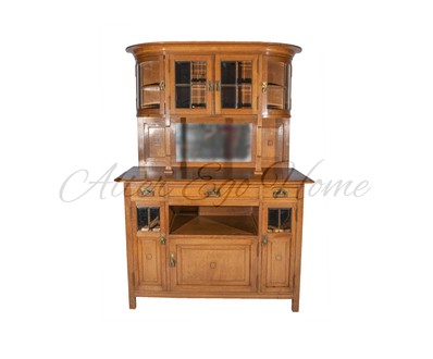 Старинный буфет со стеклянными дверцами
