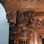 Антикварный шкаф с резными колоннами