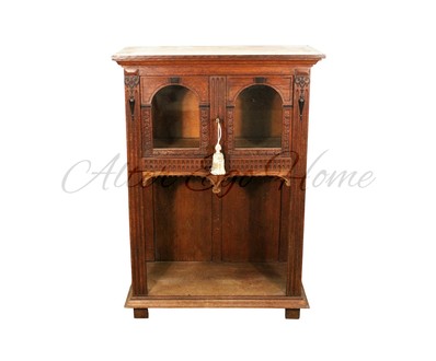 Антикварная витрина с арочным остеклением 1870-х гг. 