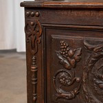 Антикварная скамья с резными розетками 1860-х гг. 