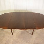 Антикварный обеденный стол из массива махагони