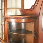 Антикварный буфет с застекленными объемами 1910-х гг. 