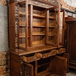 Антикварный книжный шкаф в стиле неоренессанс 1850-х гг. 