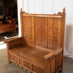 Антикварная скамья в неоготическом стиле 1920-х гг. 