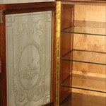 Антикварный шкаф на высоких ножках 1920-х гг. 