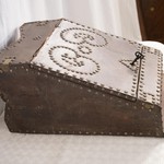 Антикварный сундучок с латунным убранством 1870-х гг. 