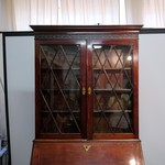 Винтажный шкаф-секретер с геометричной расстекловкой 1950-х гг.