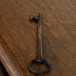 Антикварный дубовый полушкаф с филенчатыми дверцами 1840-х гг. 